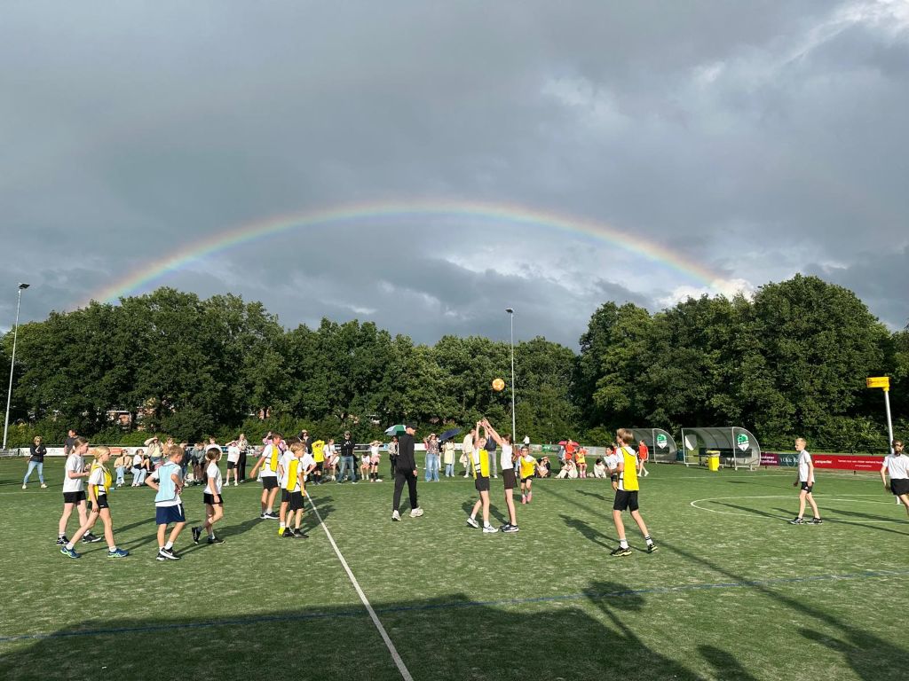 44e schoolkorfbaltoernooi KV Elburg trekt veel enthousiaste deelnemers